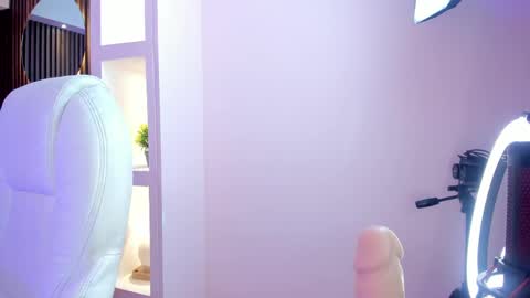 Lau Roberts online show from 12, 3, 2025