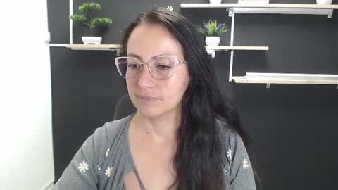 Snapshot of lauryn_jones chatting on 1, 7, 2026 Laury online show from 1, 7, 2026