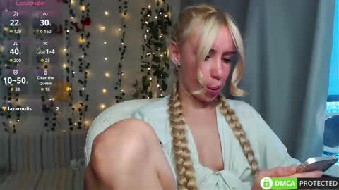 Snapshot of lavinell chatting on 17, 10, 2025 Mia online show from 17, 10, 2025