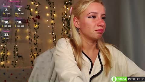 Snapshot of lavinell chatting on 21, 10, 2025 Mia online show from 21, 10, 2025