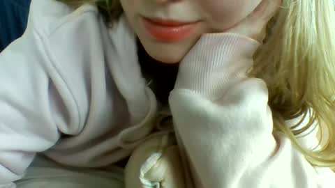 Snapshot of layannalea chatting on 3, 3, 2025 layannalea online show from 3, 3, 2025