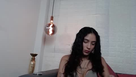 Layla online show from 12, 2, 2025