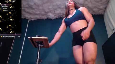 Layla Domina           online show from 10, 9, 2025