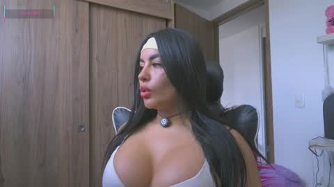 Layla online show from 6, 6, 2026