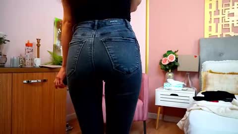 Snapshot of laylaadiamond chatting on 22, 10, 2025 LaylaaDiamond online show from 22, 10, 2025