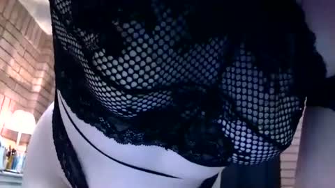 Layla Kills online show from 28, 9, 2025