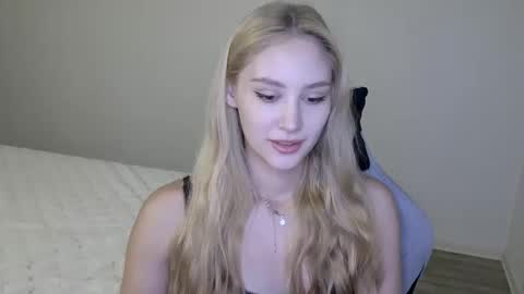 LaylaPretty001 online show from 4, 12, 2025