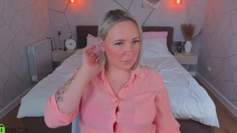 Layra online show from 9, 2, 2026