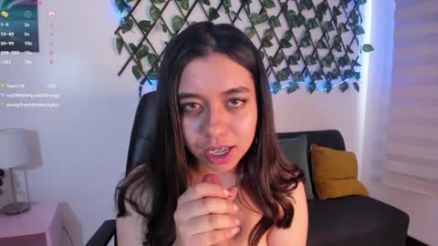 Snapshot of lea_velle chatting on 21, 12, 2024 Lea Velle online show from 21, 12, 2024