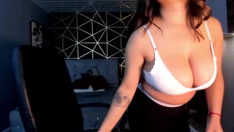 Lea Velle online show from 6, 10, 2025