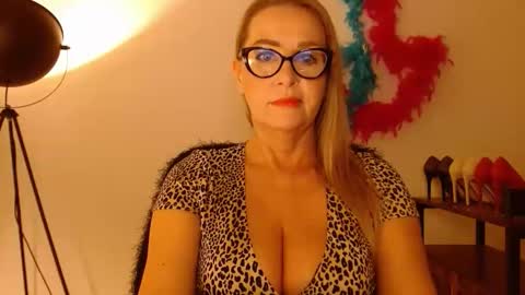 Snapshot of leadesire chatting on 19, 11, 2025 LEA online show from 19, 11, 2025