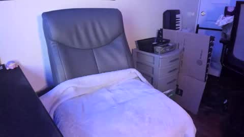 Snapshot of leafyyyyyy chatting on 4, 12, 2025 Leafy online show from 4, 12, 2025