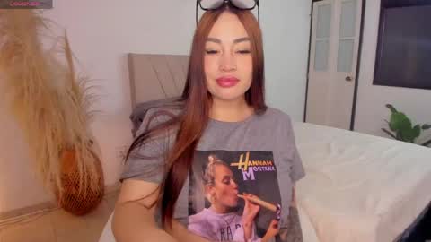 Snapshot of leah_01 chatting on 4, 6, 2026 Leah online show from 4, 6, 2026