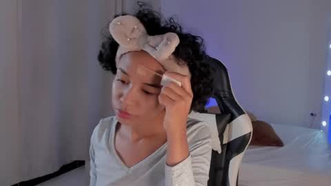 Snapshot of leahaltomm chatting on 12, 2, 2025 leahaltomm online show from 12, 2, 2025