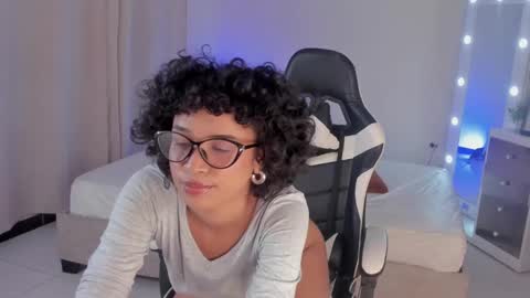 Snapshot of leahaltomm chatting on 12, 2, 2025 leahaltomm online show from 12, 2, 2025