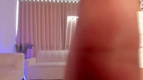 Snapshot of leahaltomm chatting on 21, 9, 2025 leahaltomm online show from 21, 9, 2025