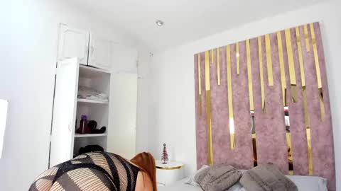 Snapshot of leahbarker chatting on 31, 12, 2024 Leah online show from 31, 12, 2024