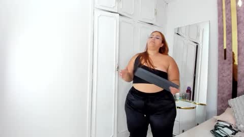 Snapshot of leahbarker chatting on 5, 3, 2025 Leah online show from 5, 3, 2025