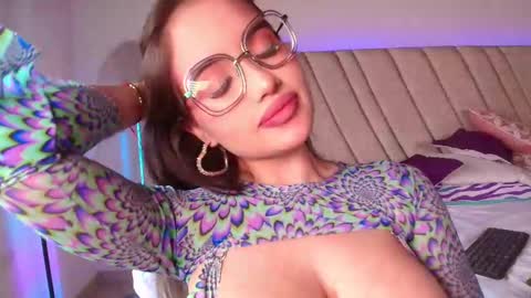 Instagram Leahprada  online show from 10, 2, 2025
