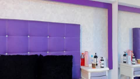 Snapshot of leamoreau__ chatting on 8, 10, 2025 leamoreau__ online show from 8, 10, 2025