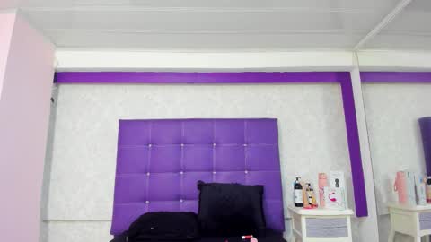 Snapshot of leamoreau__ chatting on 14, 10, 2025 leamoreau__ online show from 14, 10, 2025