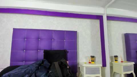 Snapshot of leamoreau__ chatting on 15, 10, 2025 leamoreau__ online show from 15, 10, 2025