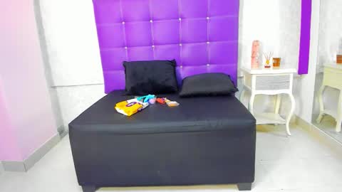 Snapshot of leamoreau__ chatting on 30, 10, 2025 leamoreau__ online show from 30, 10, 2025