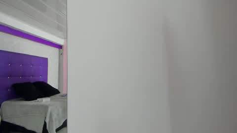 Snapshot of leamoreau__ chatting on 1, 11, 2025 leamoreau__ online show from 1, 11, 2025