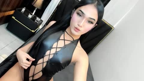 Snapshot of leannadavies chatting on 4, 10, 2025 leanna online show from 4, 10, 2025