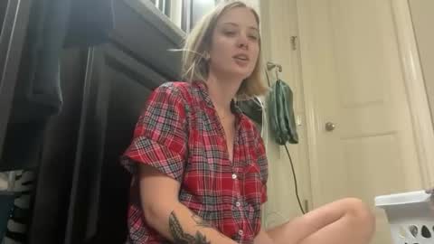 leanneluxecouple online show from 3, 12, 2025