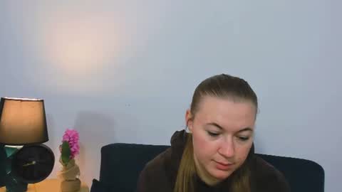 Snapshot of leaslim chatting on 14, 10, 2025 Lea online show from 14, 10, 2025