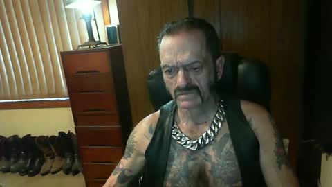 Snapshot of leathergreaser chatting on 14, 12, 2024 leathergreaser online show from 14, 12, 2024