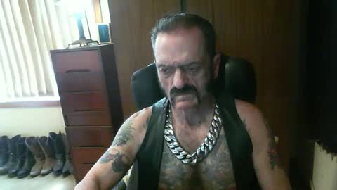 Snapshot of leathergreaser chatting on 18, 12, 2024 leathergreaser online show from 18, 12, 2024