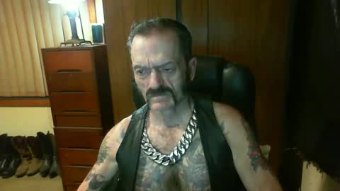 Snapshot of leathergreaser chatting on 22, 12, 2024 leathergreaser online show from 22, 12, 2024