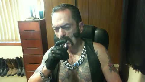 Snapshot of leathergreaser chatting on 25, 12, 2024 leathergreaser online show from 25, 12, 2024