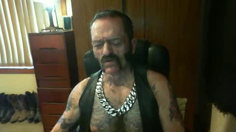 Snapshot of leathergreaser chatting on 25, 12, 2024 leathergreaser online show from 25, 12, 2024