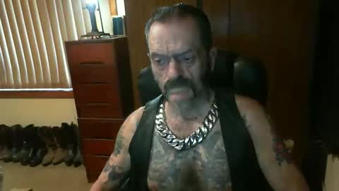Snapshot of leathergreaser chatting on 31, 12, 2024 leathergreaser online show from 31, 12, 2024