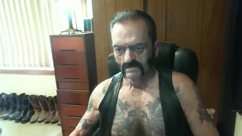 Snapshot of leathergreaser chatting on 2, 1, 2025 leathergreaser online show from 2, 1, 2025