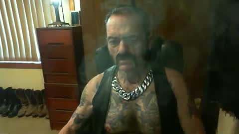 Snapshot of leathergreaser chatting on 3, 1, 2025 leathergreaser online show from 3, 1, 2025