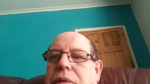 Snapshot of leatherpants68 chatting on 6, 4, 2026 leatherpants68 online show from 6, 4, 2026