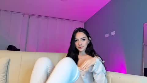 lee_mila online show from 7, 12, 2024