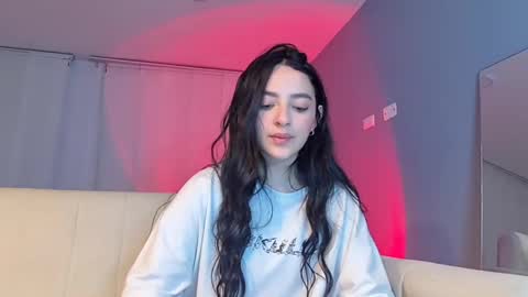 lee_mila online show from 12, 12, 2024