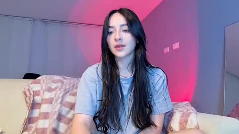 lee_mila online show from 22, 12, 2024