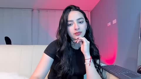 lee_mila online show from 10, 1, 2025
