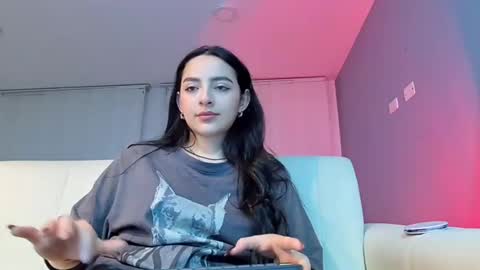 lee_mila online show from 12, 1, 2025