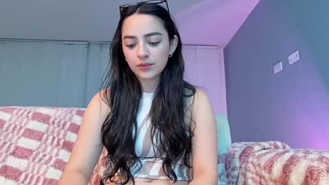 lee_mila online show from 25, 1, 2025