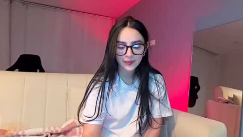 lee_mila online show from 1, 2, 2025