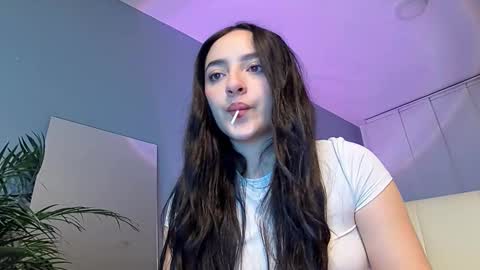 lee_mila online show from 23, 2, 2025