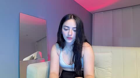 lee_mila online show from 25, 2, 2025