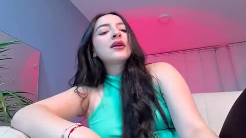 lee_mila online show from 8, 3, 2025